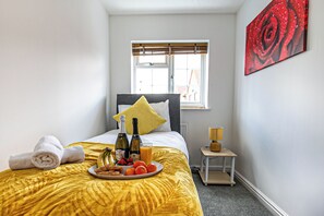 3 Schlafzimmer, Schreibtisch, Bügeleisen/Bügelbrett, WLAN