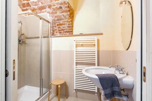 Bathroom - Barbera in Villa Pesce (Mombaruzzo)