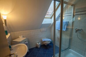 Shower, towels