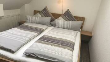 1 slaapkamer, een strijkplank/strijkijzer, gratis wifi, beddengoed