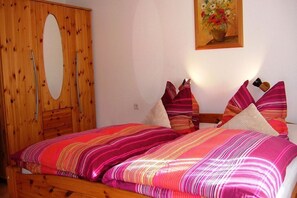 2 chambres, fer et planche à repasser, lit parapluie, Wi-Fi gratuit