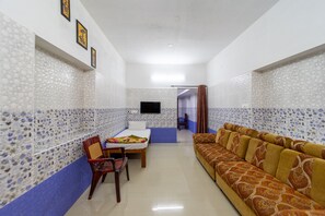 Living area - Sri Nandha Luxury Comforts (Valparai)
