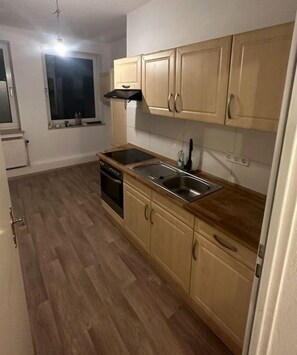 Køleskab, mikrobølgeovn, ovn, kogeplade