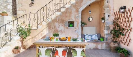 屋外ダイニングエリア