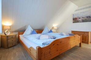 2 bedrooms, iron/ironing board, free WiFi, bed sheets