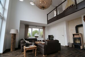 Smart TV, fireplace, DVD player, books