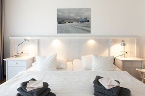 2 bedrooms, iron/ironing board, bed sheets