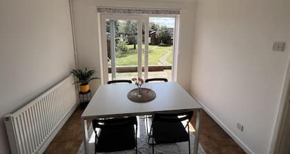 Charming 3-bed House in Leighton Buzzard