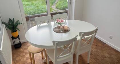 3-bed House Sleeps 5 - Smart Tv - Free Parking