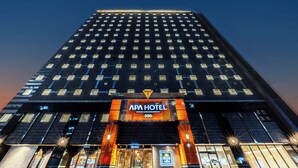 A high-rise hotel with a prominent entrance featuring a sign that reads "APA HOTEL". - APA Hotel Hiroshima Ekimae Shinkansenguchi (Hiroshima)