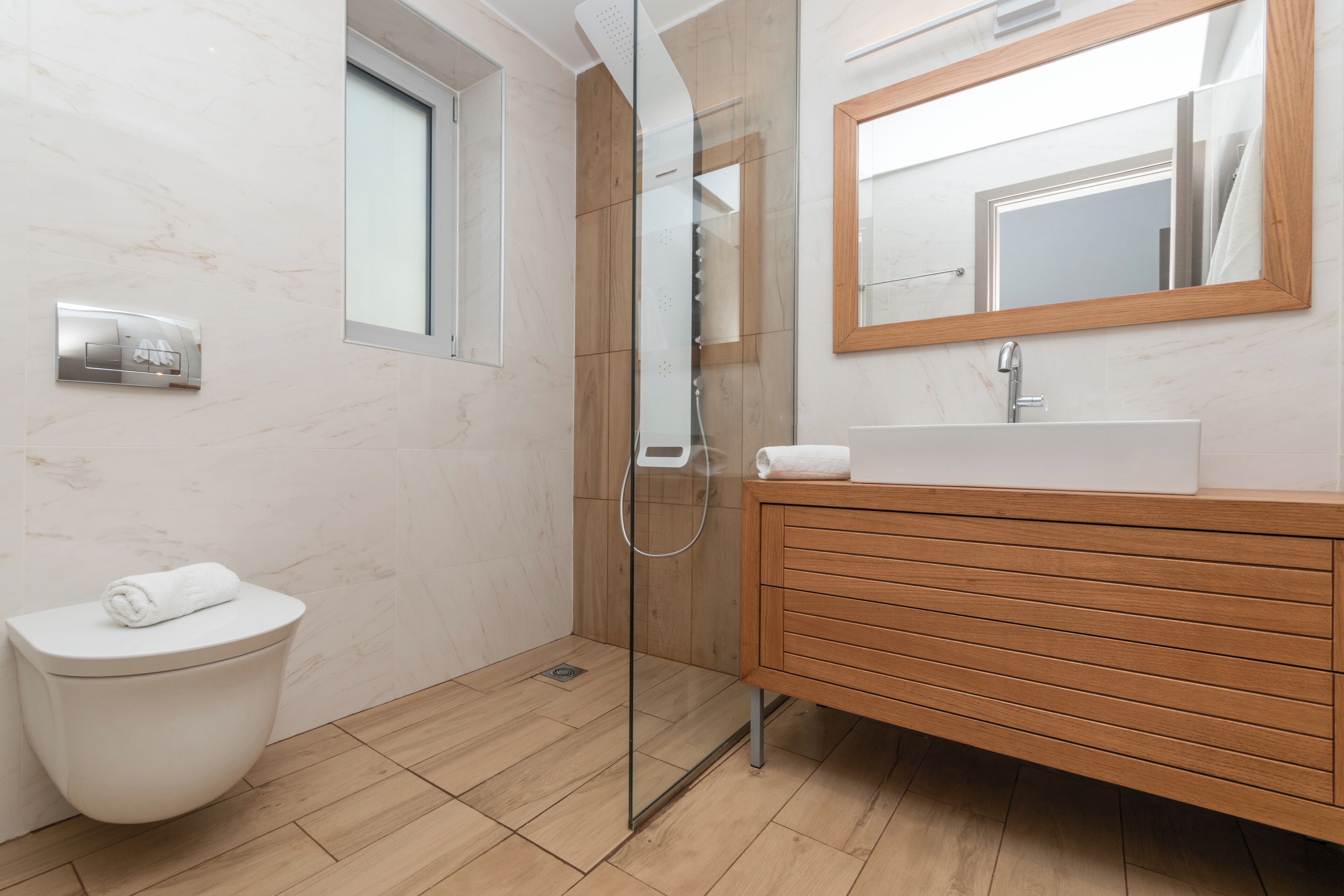 Luxury Suite, Pool View | Bathroom | Shower, hair dryer, towels