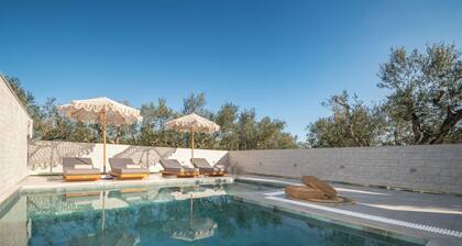 Camelia Luxury Suites - Private Pool & Jaccuzi