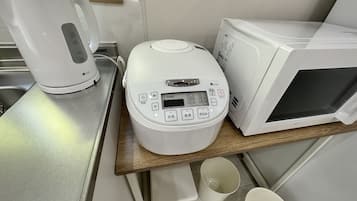 Family Villa | Private kitchen | Fridge, microwave, stovetop