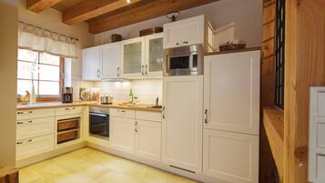 KĂŒhlschrank, Mikrowelle, Ofen, Herdplatte