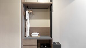 Enkeltrom – standard, tilgjengelighetstilpasset | Safe