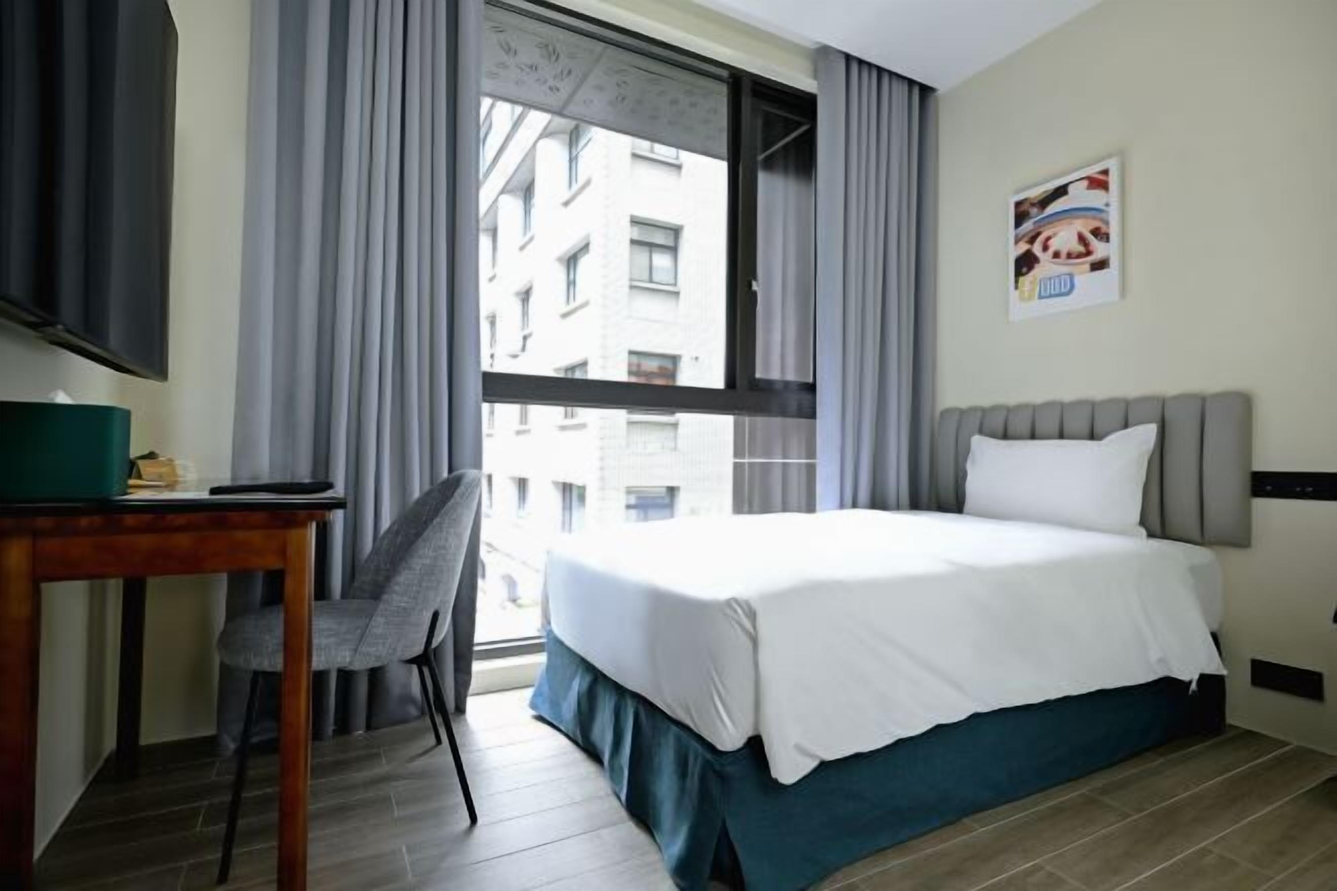 In-room safe, desk, laptop workspace, blackout curtains