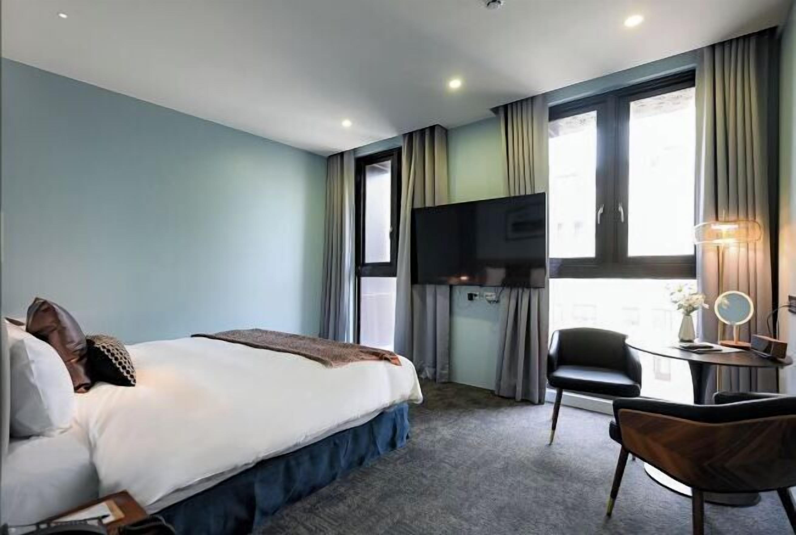 In-room safe, desk, laptop workspace, blackout curtains