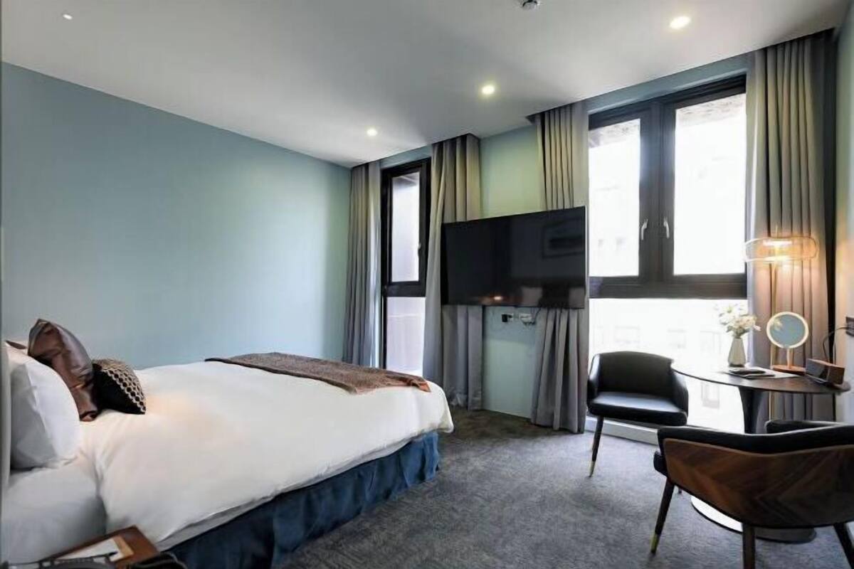 1 bedroom, in-room safe, desk, laptop workspace