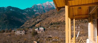 Snow Range Cottage