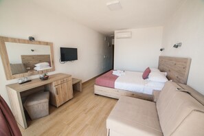 Quarto luxo, vista para a praia | Cofres nos quartos, Wi-Fi de cortesia