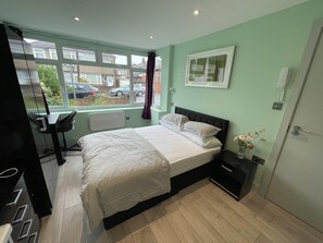 1 bedroom, desk, iron/ironing board, WiFi