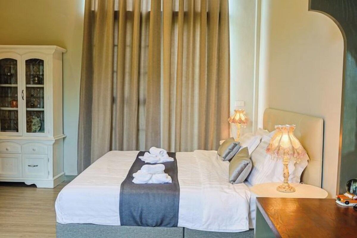 WiFi (free), bed sheets