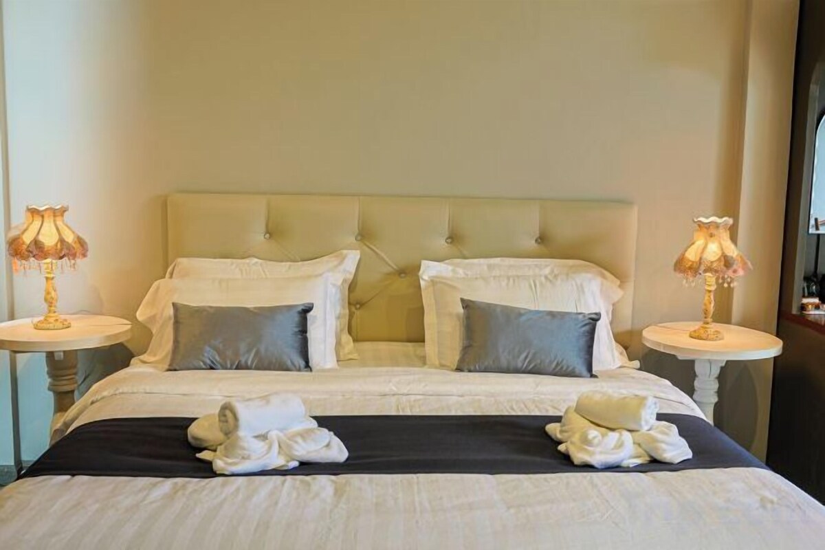 WiFi (free), bed sheets