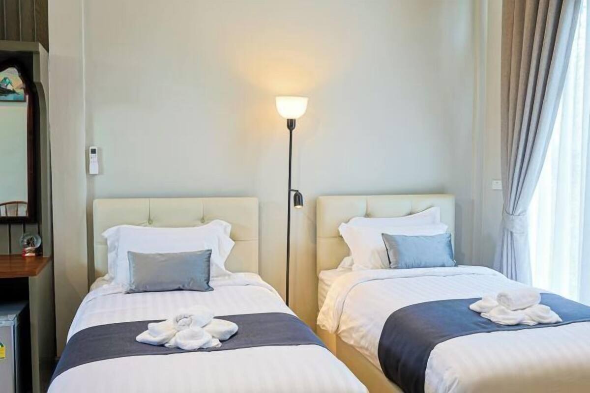 WiFi (free), bed sheets