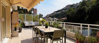 Lovely apartment with AC and a large terrace - pool in the residence.