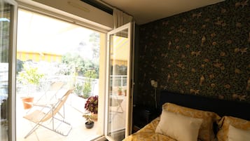 1 chambre, bureau, fer et planche Ă  repasser, lit parapluie