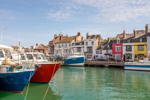 House | Marina - House - Sleeps 6, Pet Friendly & Courtyard (Weymouth)