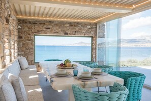 Outdoor dining - Levante Villa - Sea front 3 bedroom villa with pool (antiparos)