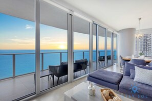 Una televisión, una oficina