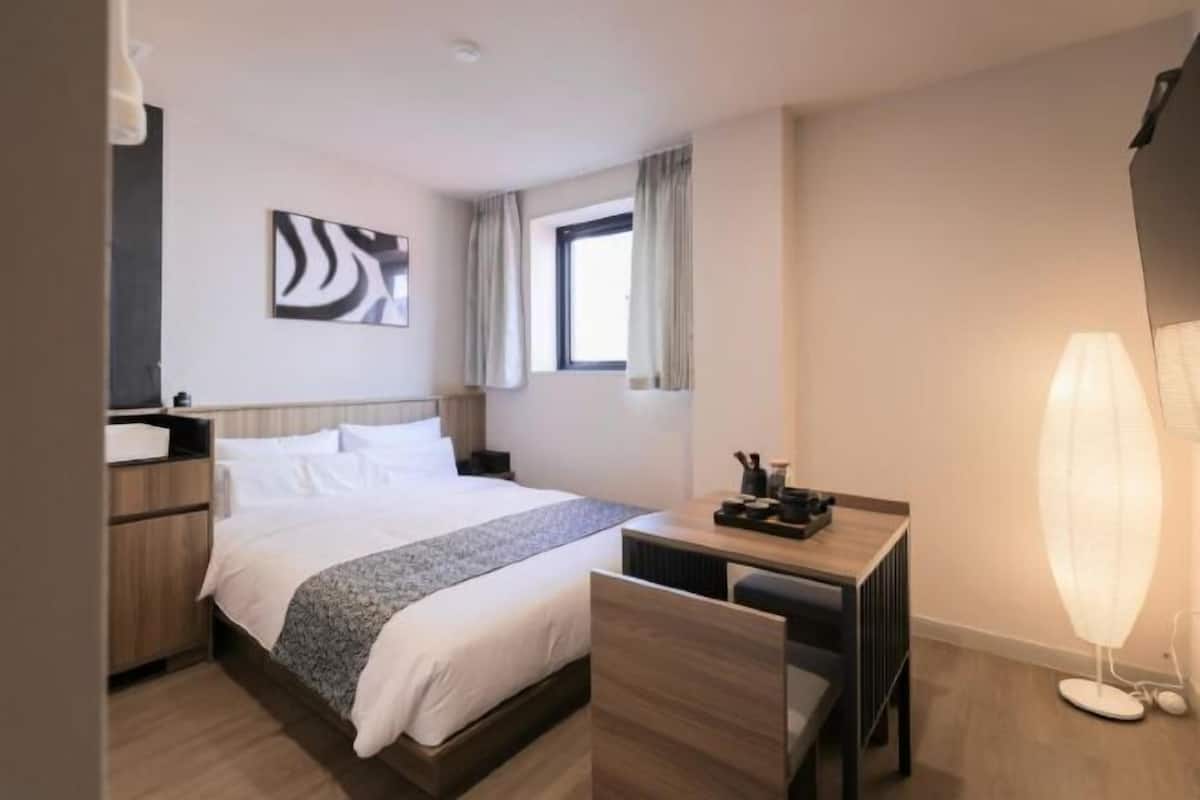 Ropa de cama de alta calidad, wifi gratis y ropa de cama