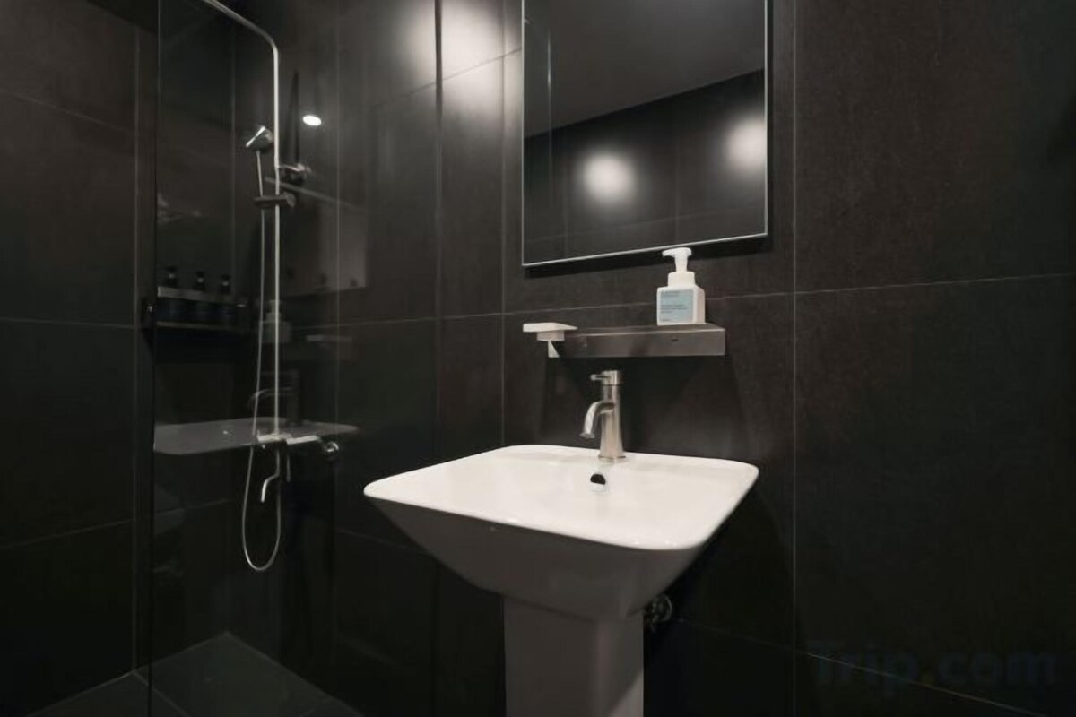 Baño | Secador de pelo, albornoces, zapatillas y bidé