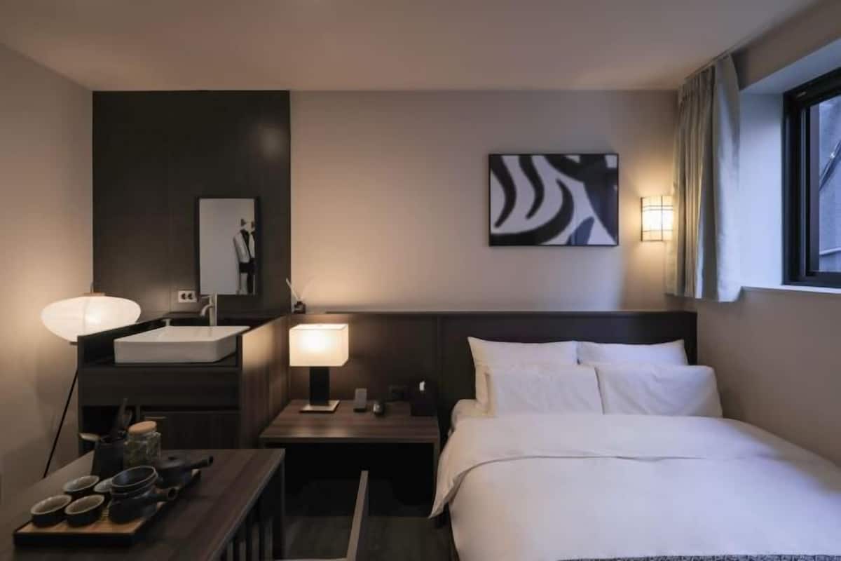 Premium bedding, free WiFi, bed sheets