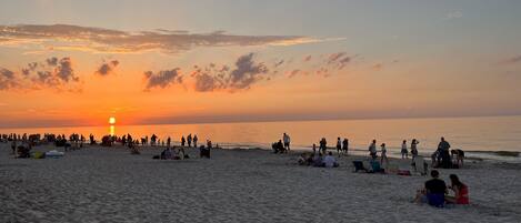 Plage à proximité, chaises longues