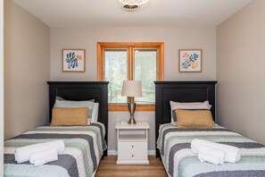 3 bedrooms, desk, iron/ironing board, travel cot