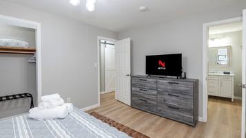 3 bedrooms, desk, iron/ironing board, travel cot