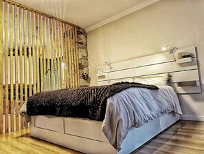 1 bedroom, iron/ironing board, travel cot, free WiFi