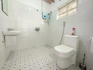 Deluxe Double Room | Bathroom