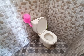 標準單人房 | 浴室 | 淋浴設備、毛巾、肥皂