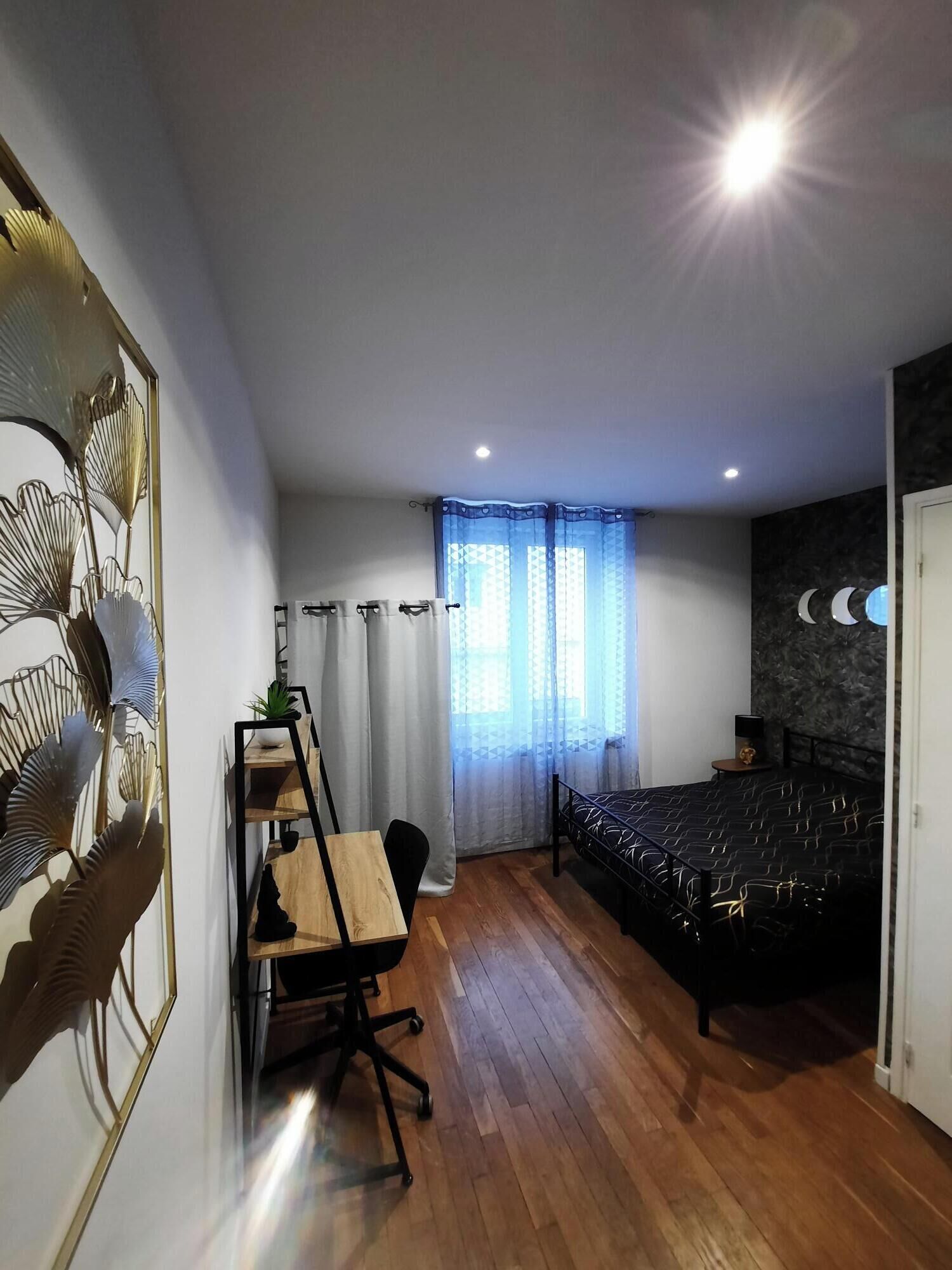 1 bedroom, desk, travel crib, free WiFi