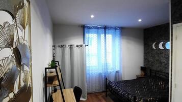 1 slaapkamer, een bureau, reisbedje, gratis wifi