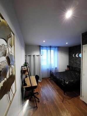 1 bedroom, desk, travel crib, free WiFi