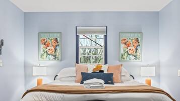 12 slaapkamers, een strijkplank/strijkijzer, wifi, beddengoed