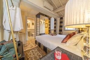 1 chambre, fer et planche à repasser, Wi-Fi, literie fournie