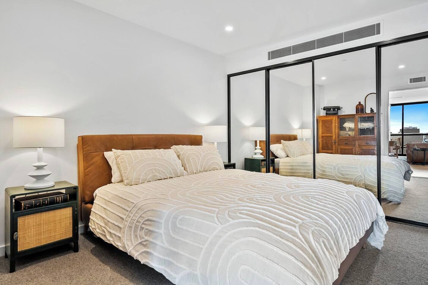 Cityscape At The Elliott In The Heart Of Hobart - Hobart