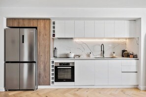 Refrigerador, horno, parrilla de estufa y lavavajillas 