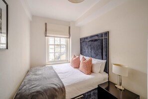 2 bedrooms, iron/ironing board, WiFi